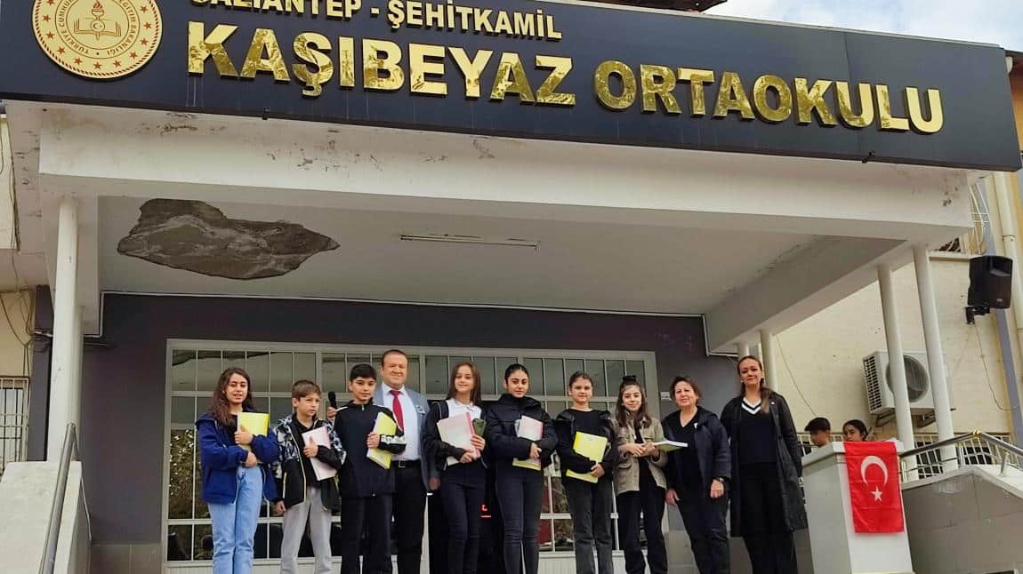 10 Kasım törenimiz ve şiir yarışması birincilerimiz. Emeği geçen öğretmen ve öğrencilerimize teşekkür ederiz. 